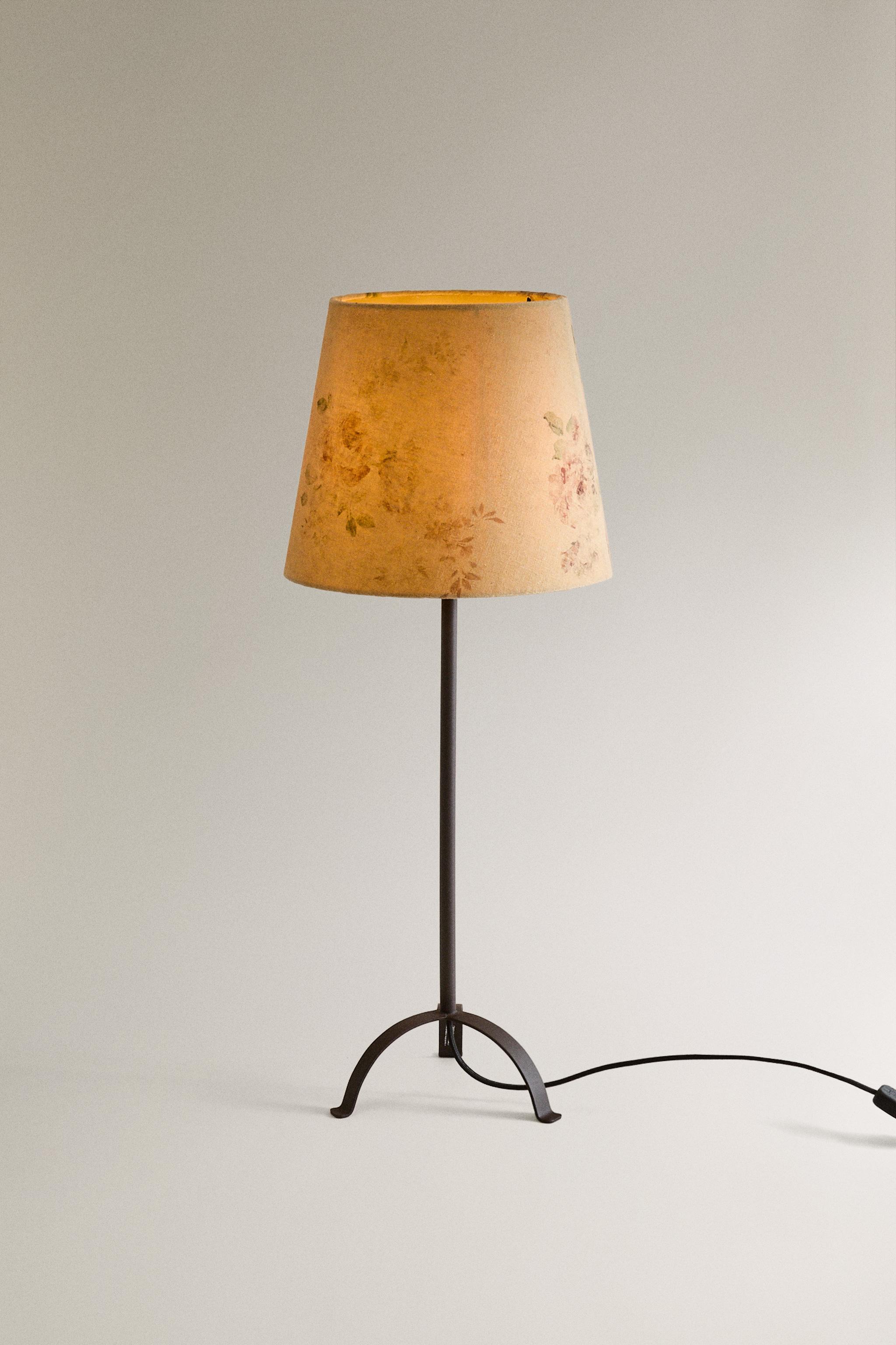 FLORAL TABLE LAMP